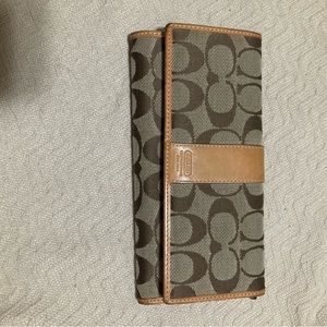 Coach woman’s clutch good shape